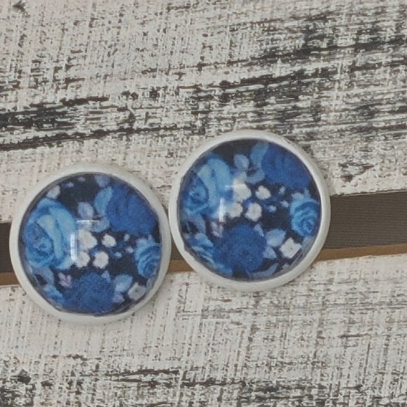 Earrings - Picture 9 of 16